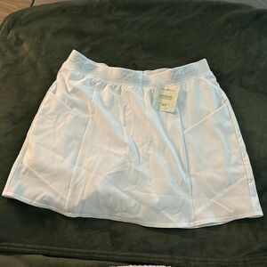 Fabletics woven pocket skirt with built-in shorts, size small. NWT